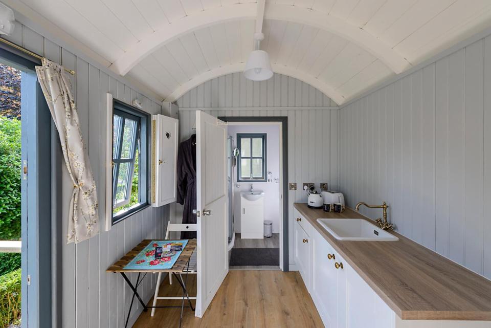 Hawthorn Hut Kilkenny Glamping At Jenkinstown House Otel Jenkinstown Park Dış mekan fotoğraf