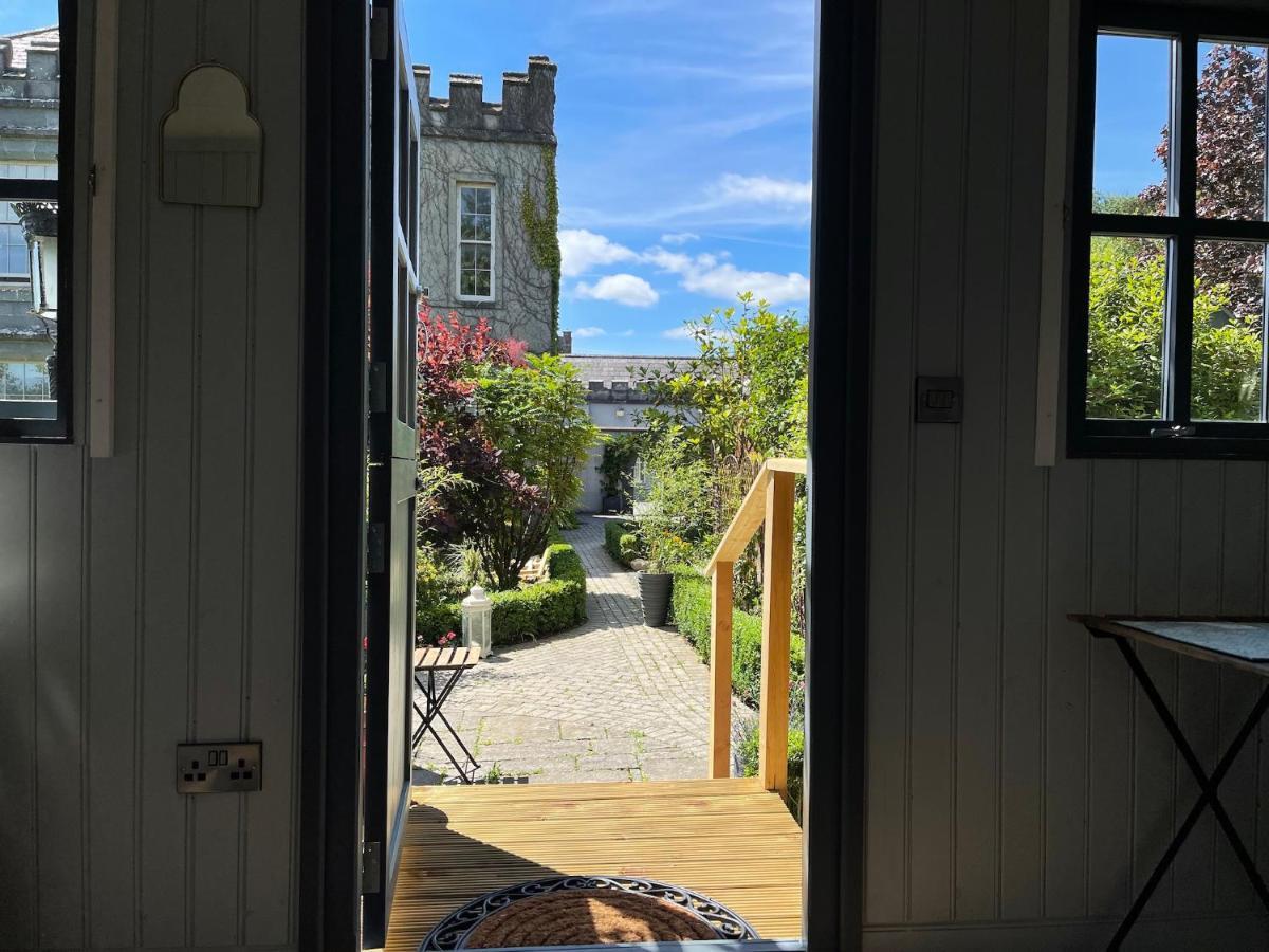Hawthorn Hut Kilkenny Glamping At Jenkinstown House Otel Jenkinstown Park Dış mekan fotoğraf